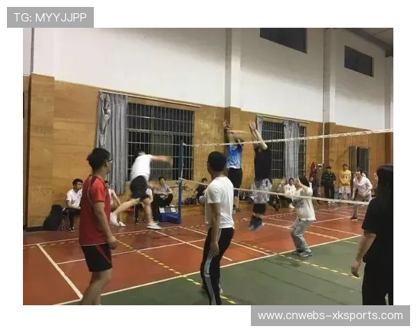 社区居民第一次体验击球:紧张与兴奋交织的瞬间